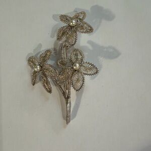 Vintage Silver Tone Floral Wire Filigree Brooch with Faux Pearls